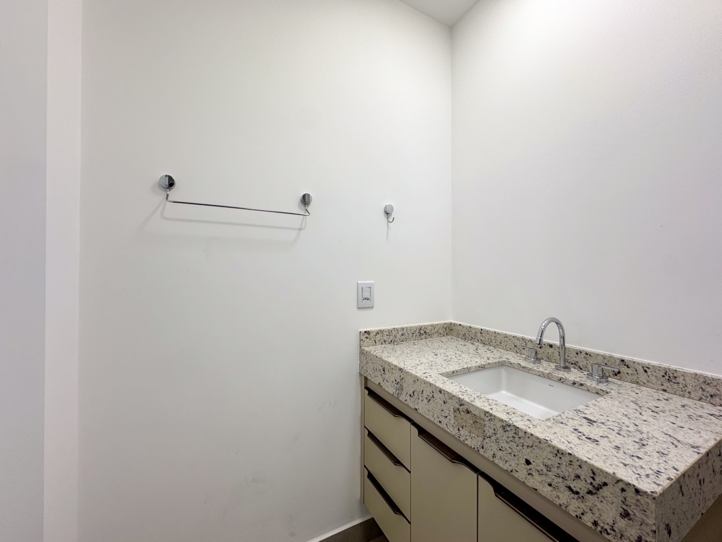 Apartamento para locação no bairro Gleba Fazenda Palhano de Londrina - Foto 20