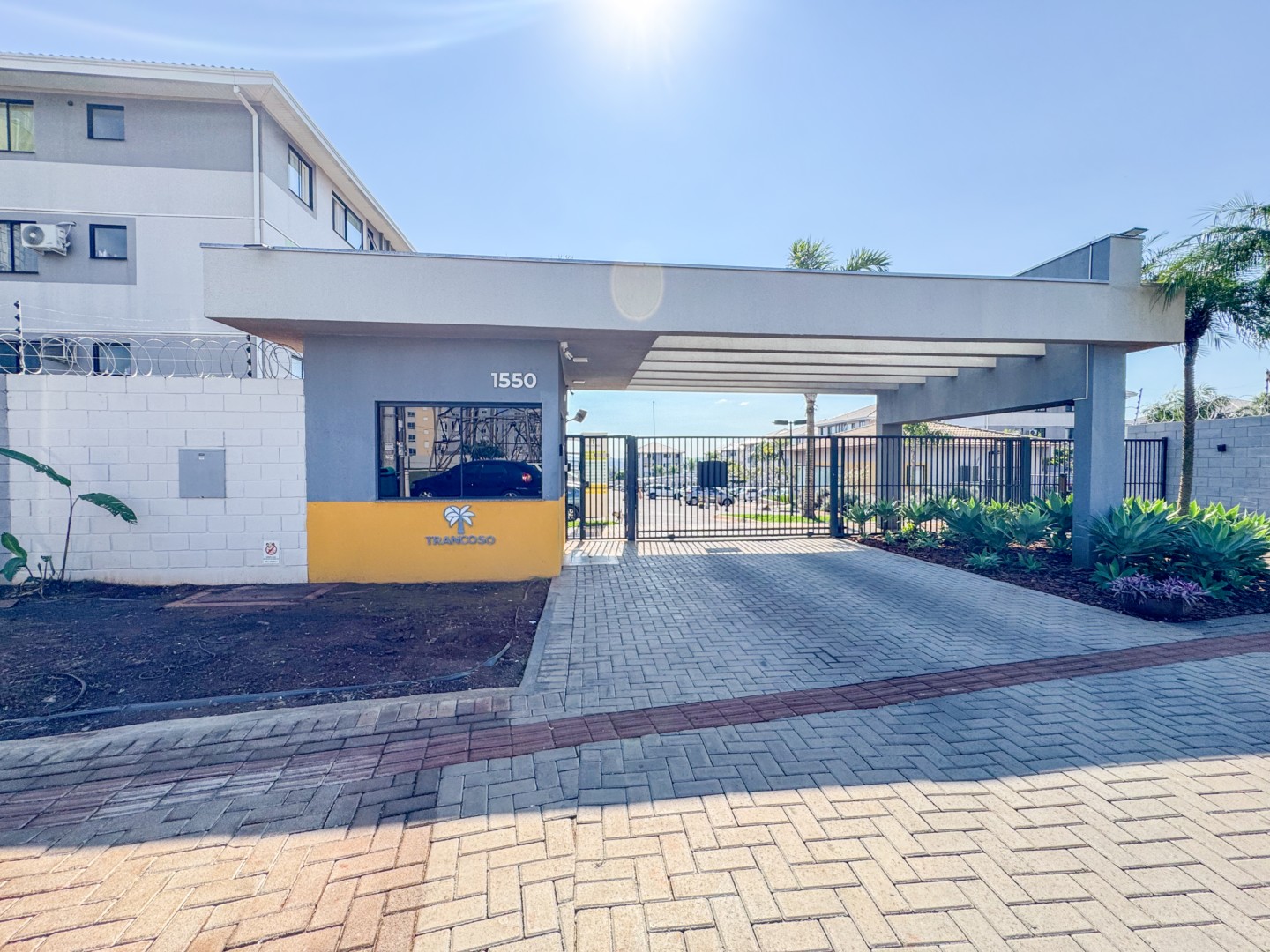 Apartamento para venda no Jardim Maria Celina em Londrina com 96,78m² por R$ 225.000