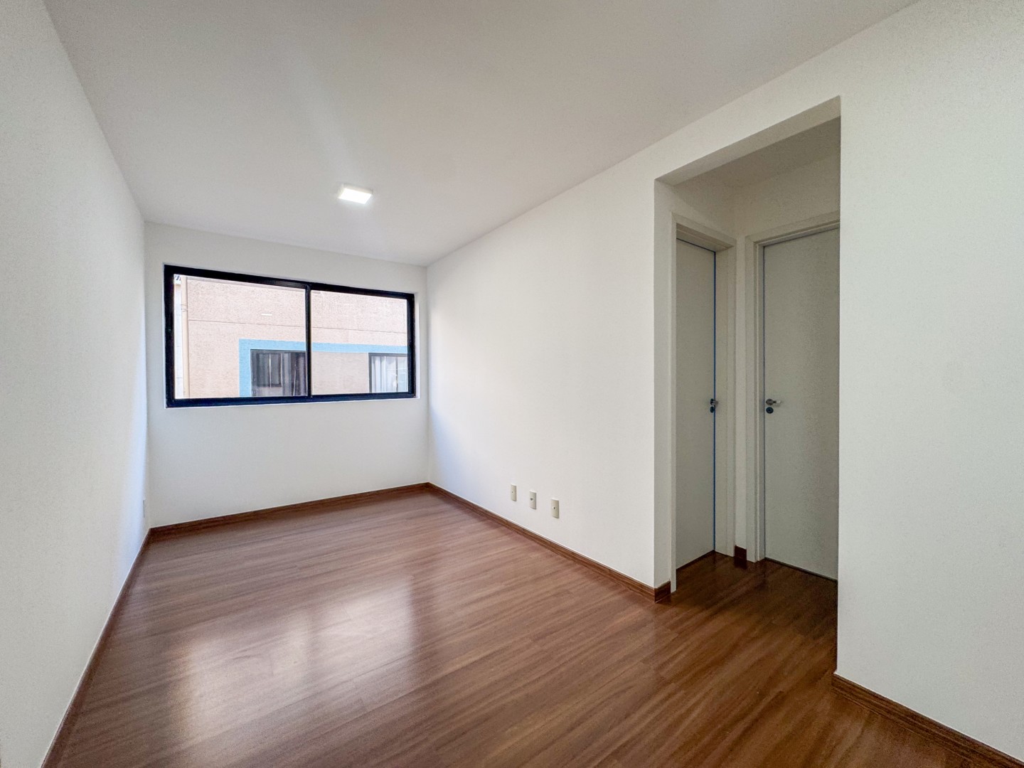 Apartamento para venda no Jardim Maria Celina em Londrina com 96,78m² por R$ 225.000