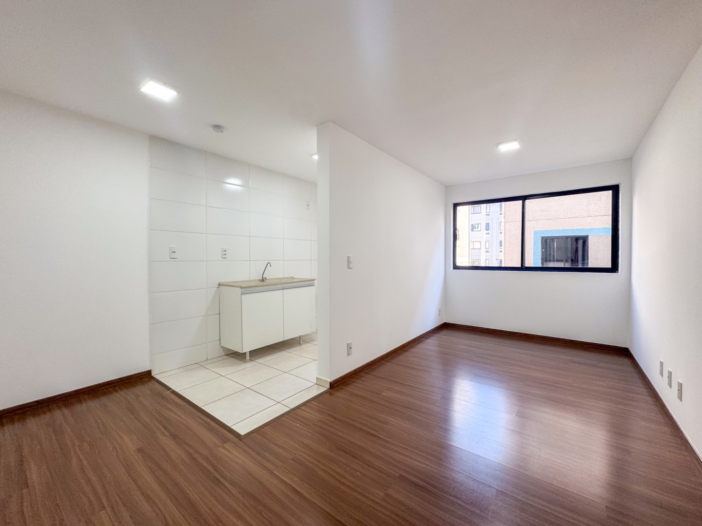 Apartamento para venda no Jardim Maria Celina em Londrina com 96,78m² por R$ 225.000