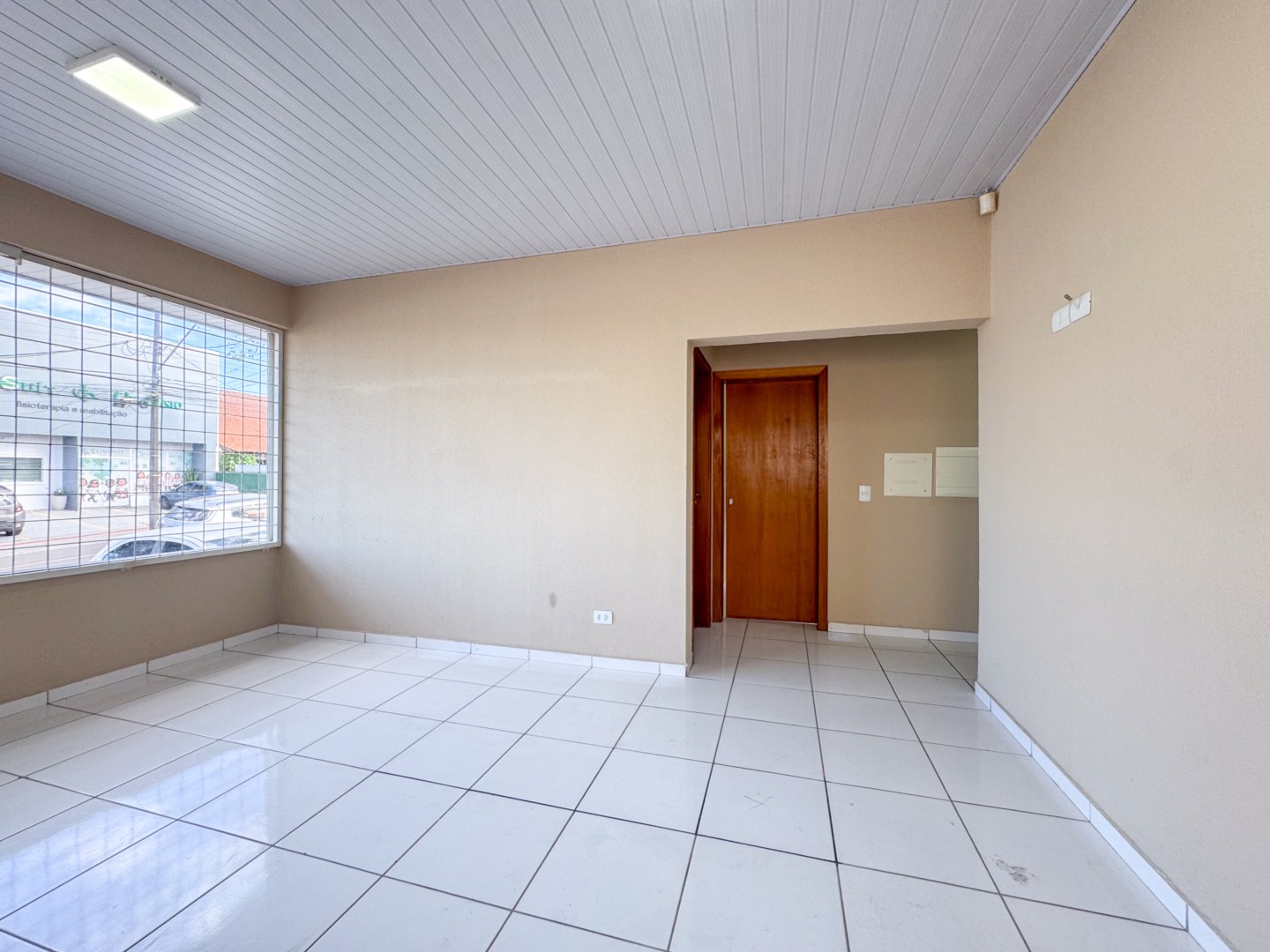 Casa Comercial para locação no bairro Jardim Londrilar de Londrina - Foto 5