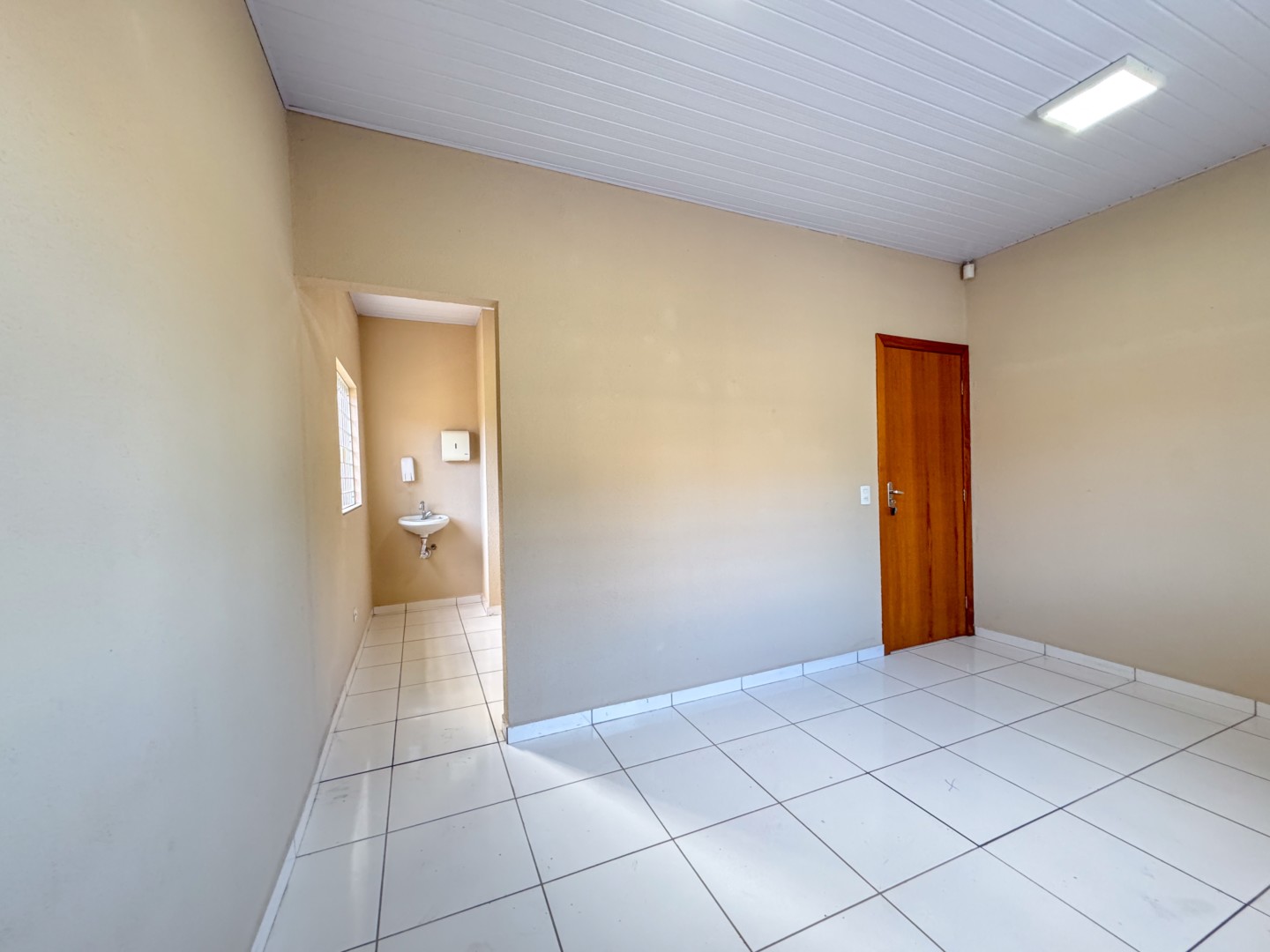 Casa Comercial para locação no bairro Jardim Londrilar de Londrina - Foto 8