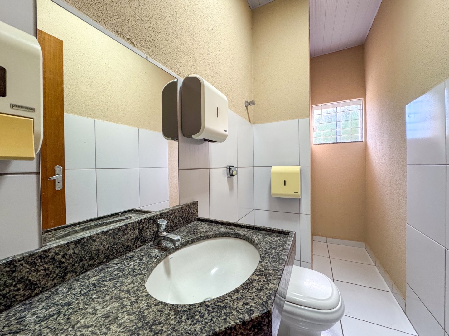 Casa Comercial para locação no bairro Jardim Londrilar de Londrina - Foto 11