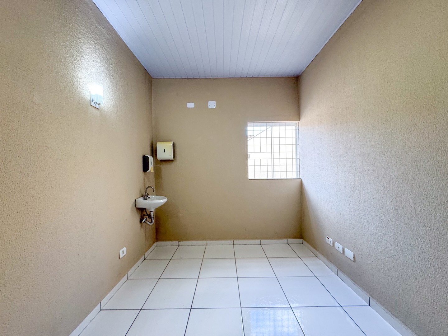 Casa Comercial para locação no bairro Jardim Londrilar de Londrina - Foto 12