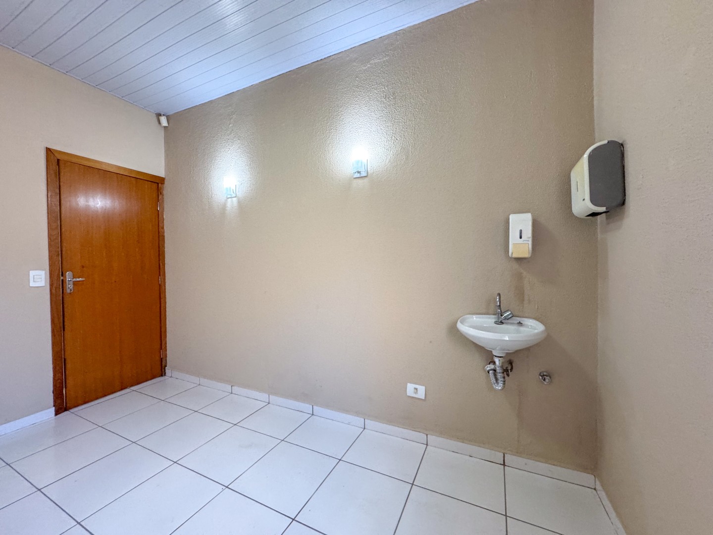 Casa Comercial para locação no bairro Jardim Londrilar de Londrina - Foto 13