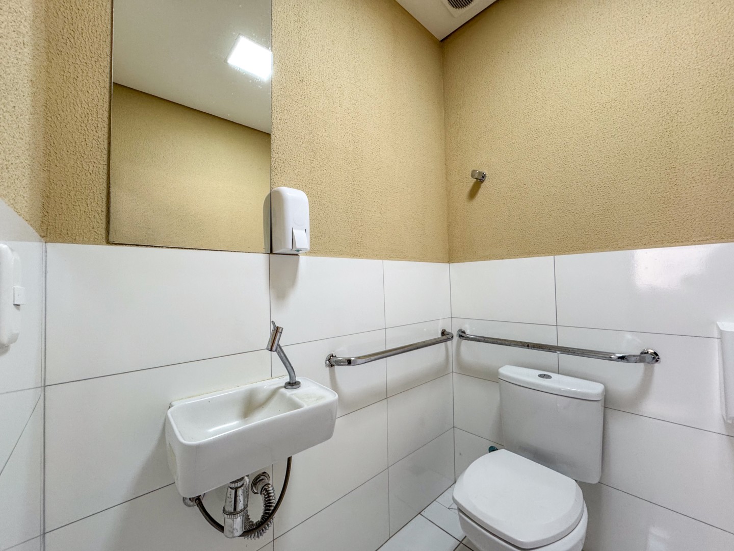 Casa Comercial para locação no bairro Jardim Londrilar de Londrina - Foto 46