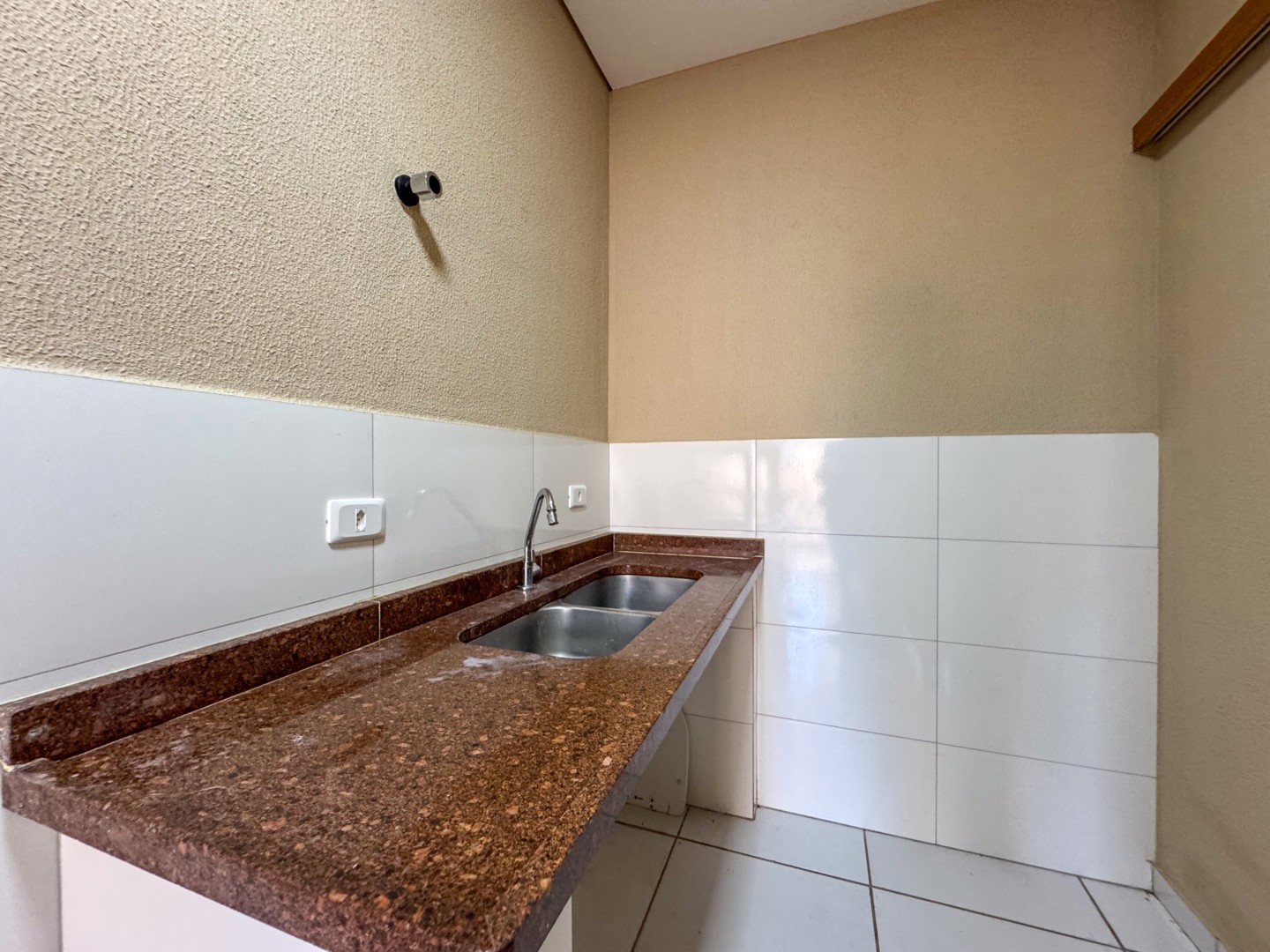 Casa Comercial para locação no bairro Jardim Londrilar de Londrina - Foto 51