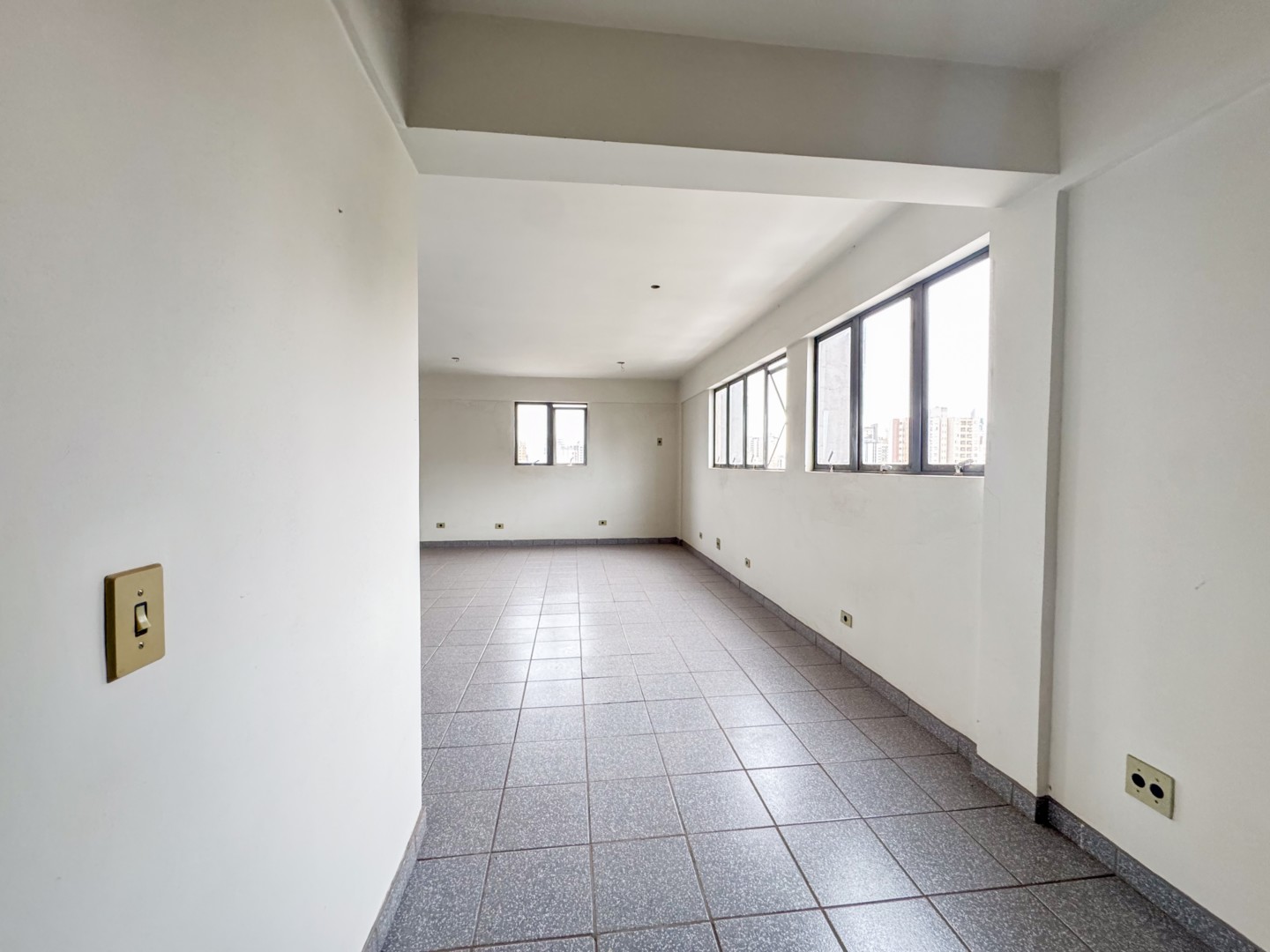 Sala/Conjunto Comercial à venda em Centro, Londrina — Portal Chave Fácil