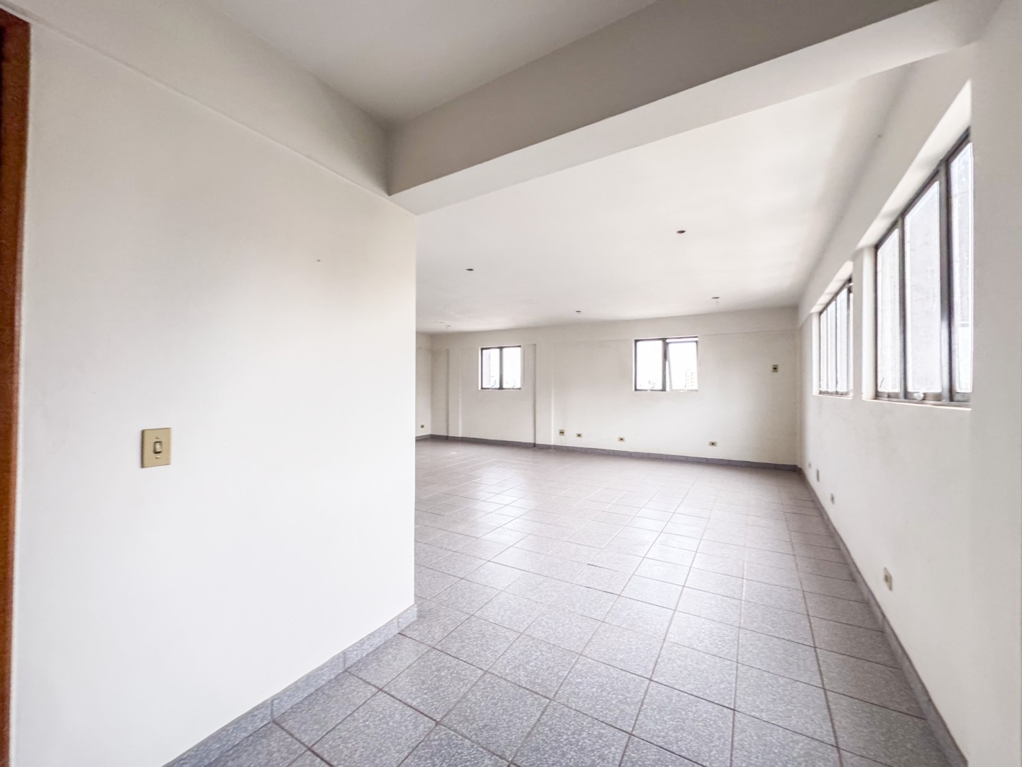 Sala/Conjunto Comercial à venda em Centro, Londrina — Portal Chave Fácil