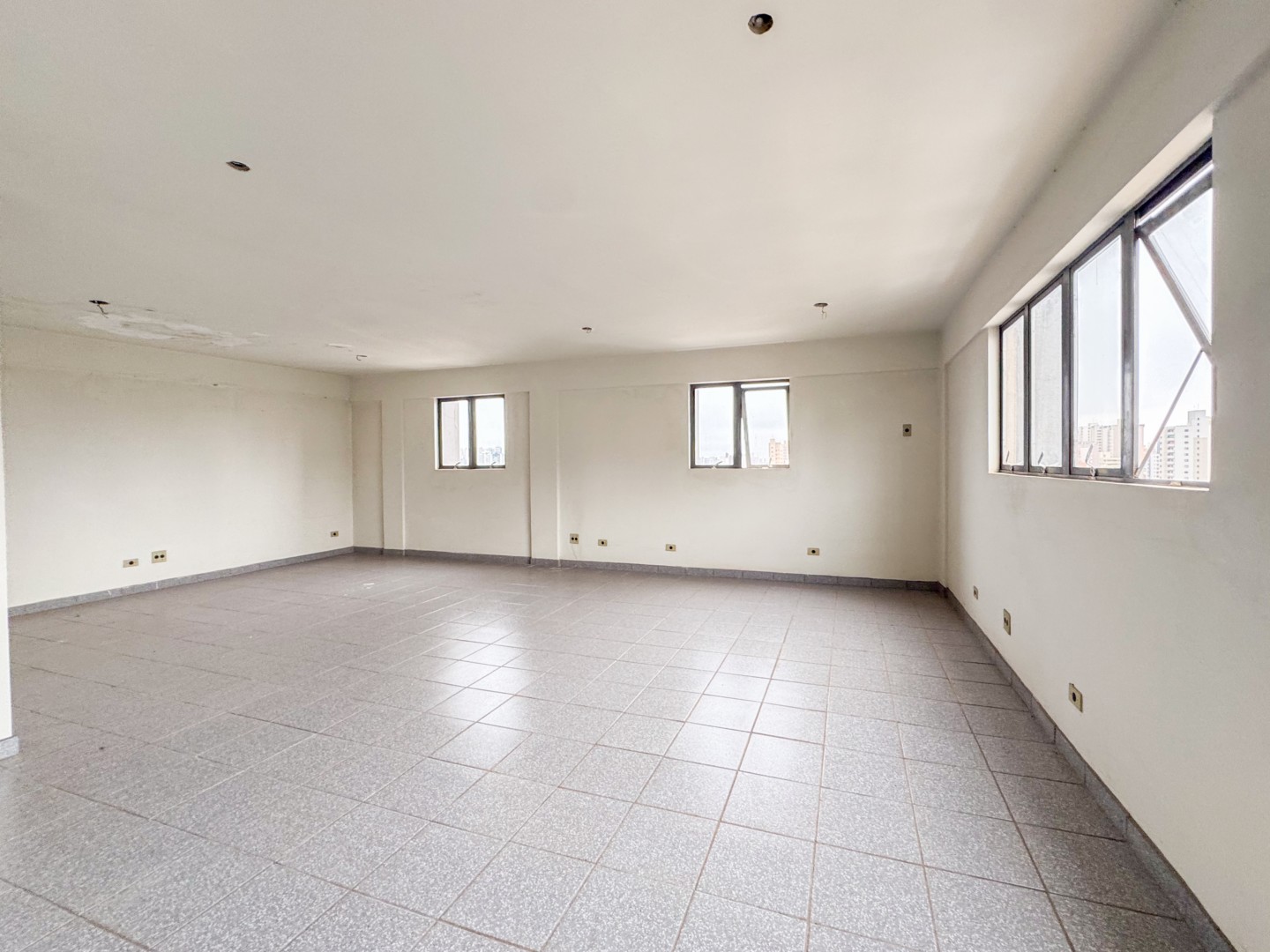 Sala/Conjunto Comercial à venda em Centro, Londrina — Portal Chave Fácil