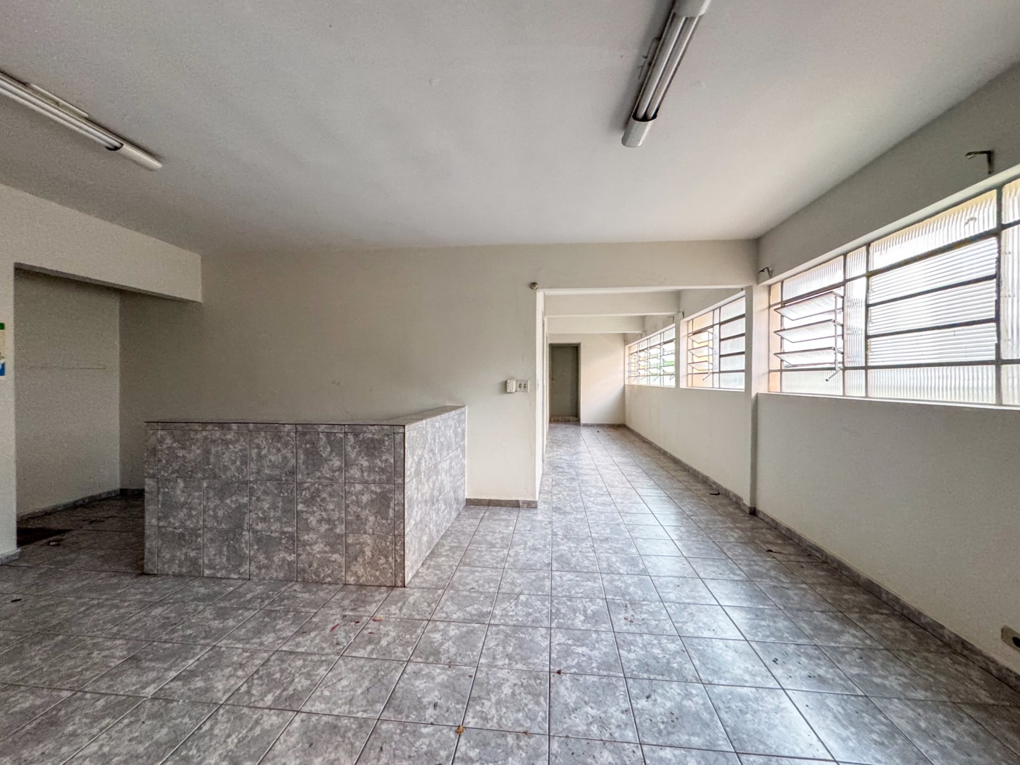 Sala para locação no bairro Centro de Londrina - Foto 4