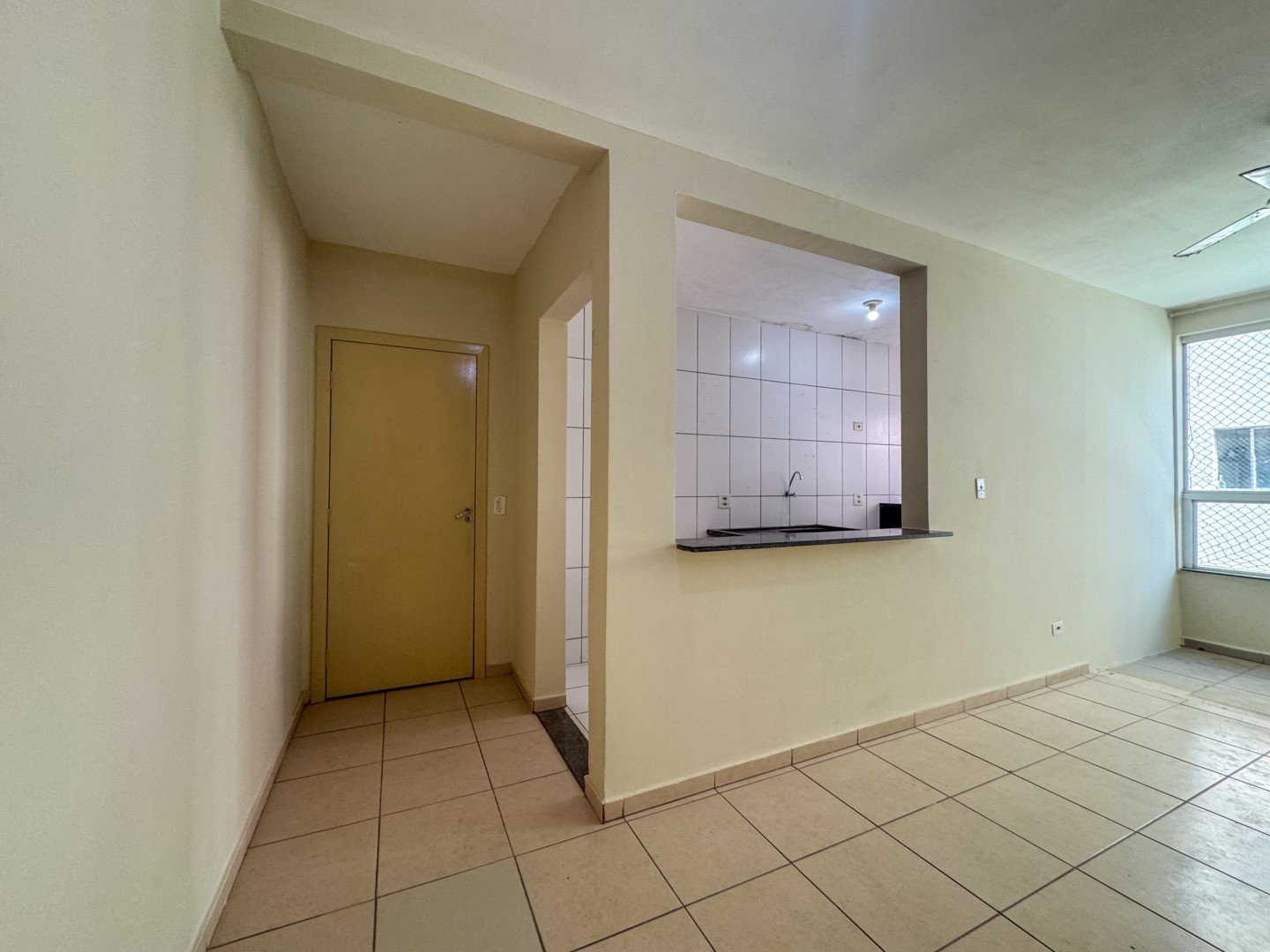 Apartamento para venda no Nossa Senhora de Lourdes em Londrina com 84,67m² por R$ 240.000 - Foto 3