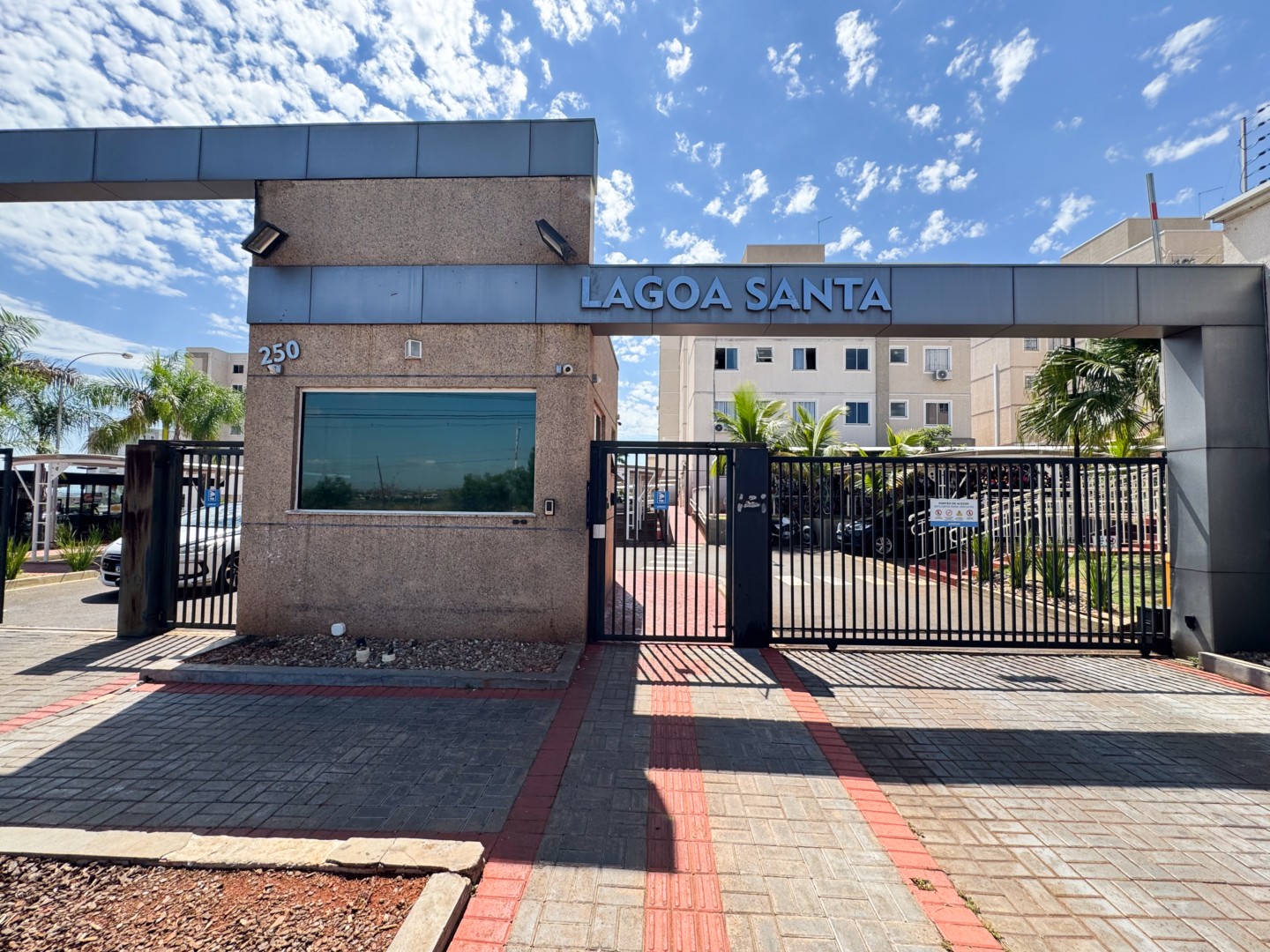 Apartamento para venda no Gleba Ribeirao Limeiro em Londrina com 82,7m² por R$ 230.000