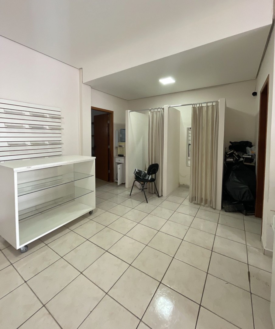 Salão-loja para locação no bairro Centro de Londrina - Foto 7