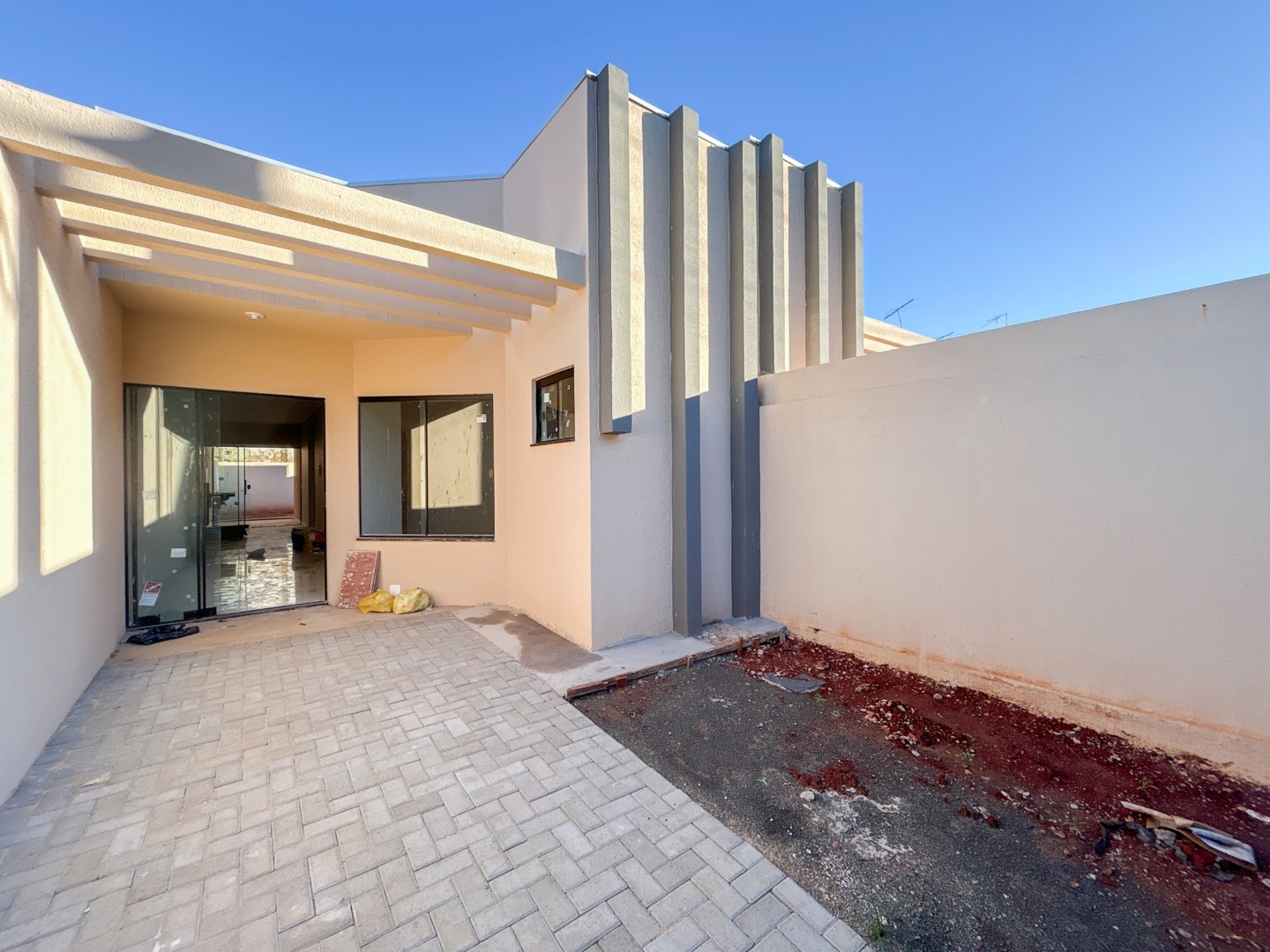 Casa Residencial para venda no Cinco Conjuntos em Londrina com 69m² por R$ 295.000