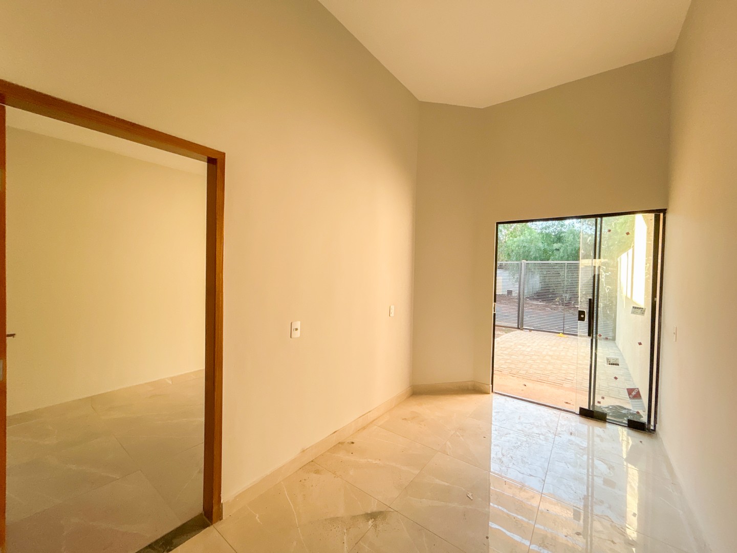 Casa Residencial para venda no Cinco Conjuntos em Londrina com 69m² por R$ 295.000