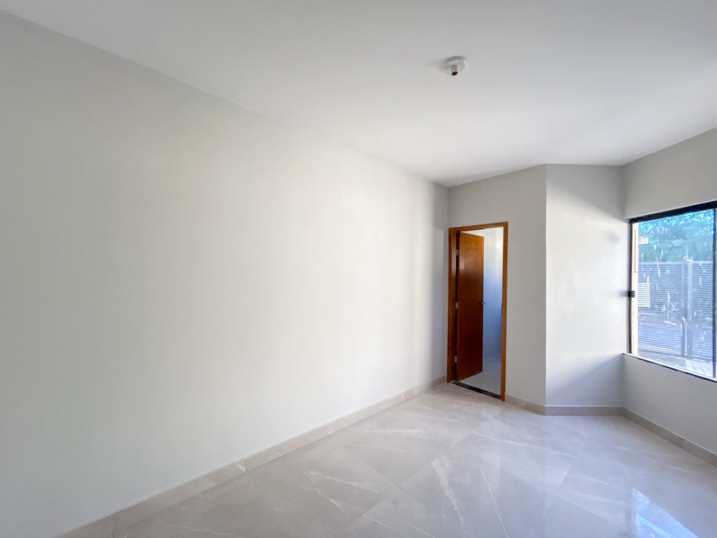 Casa Residencial para venda no bairro Cinco Conjuntos de Londrina - Foto 6