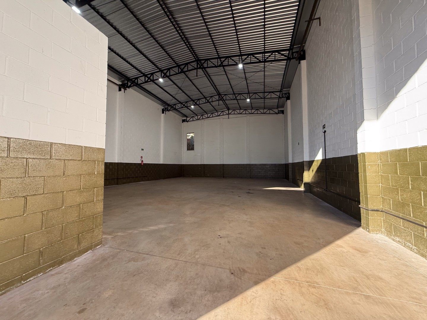 Barracão/Galpão para alugar em Portal De Versalhes, Londrina — Portal Chave Fácil