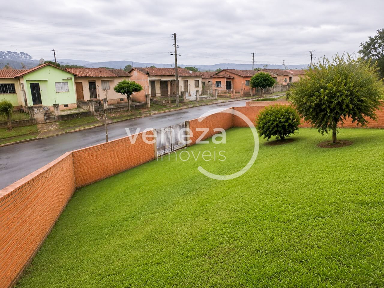 Casa Residencial para venda no Conjunto Cafezal 1 em Londrina com 394m² por R$ 220.000