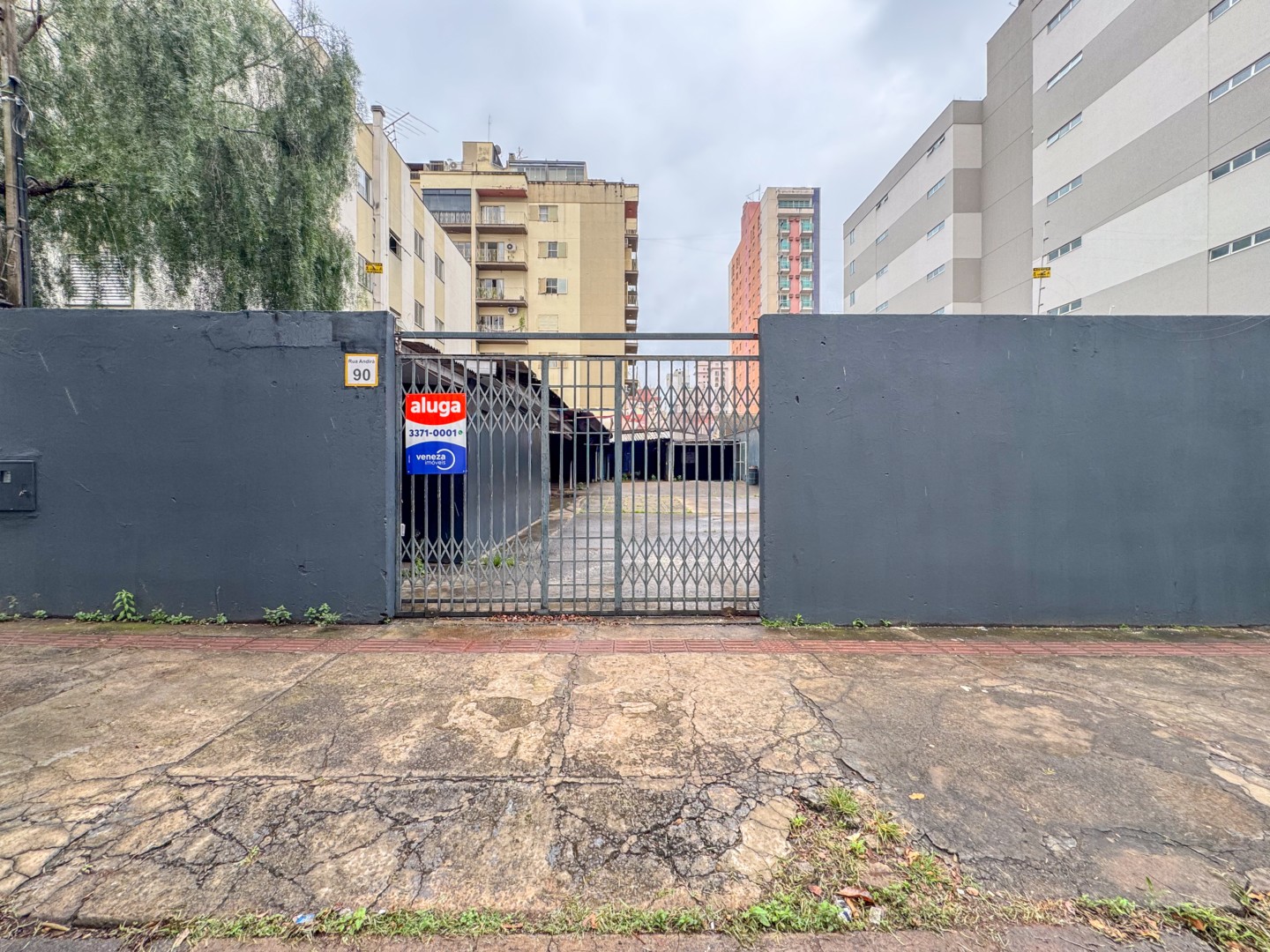 Terreno/Área para alugar em Centro, Londrina — Portal Chave Fácil