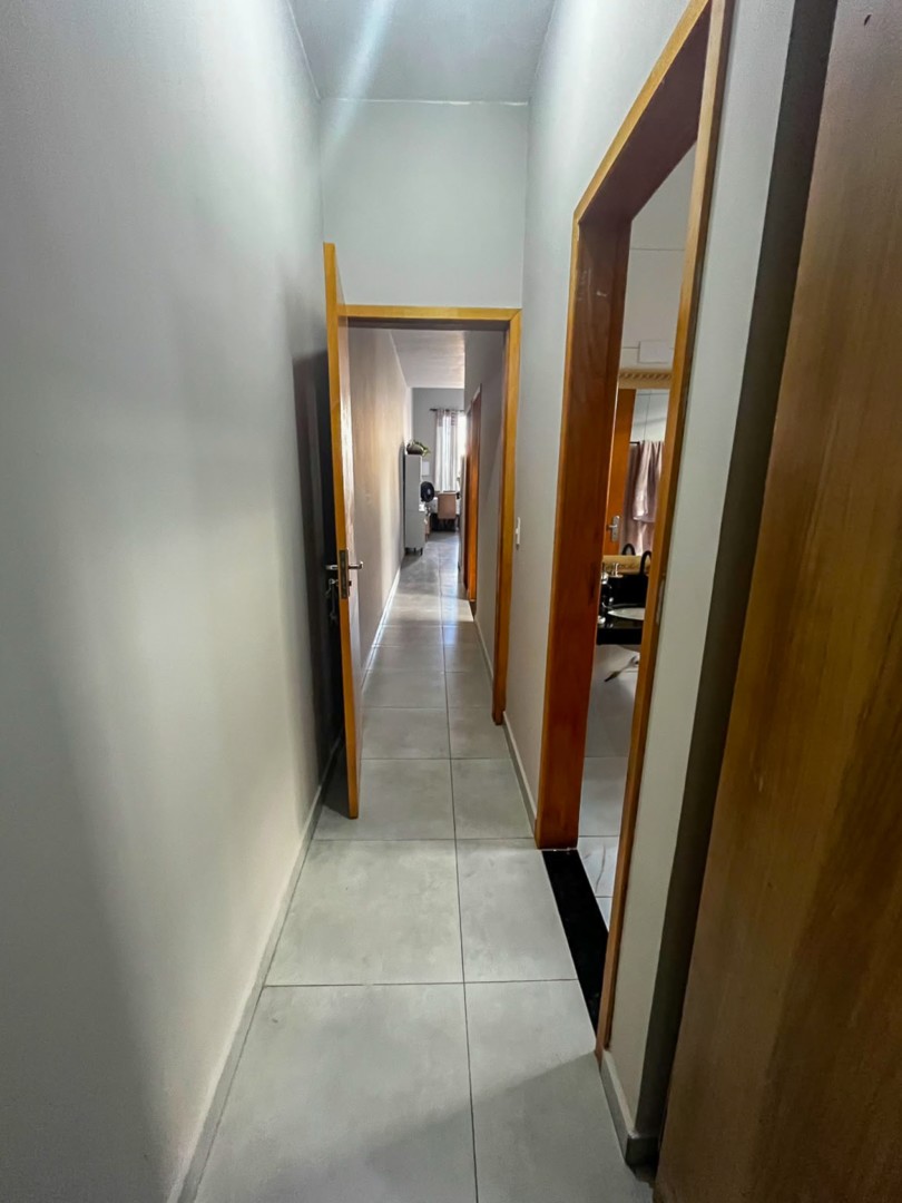 Casa Residencial para venda no bairro Jose Garcia Molina de Londrina - Foto 8