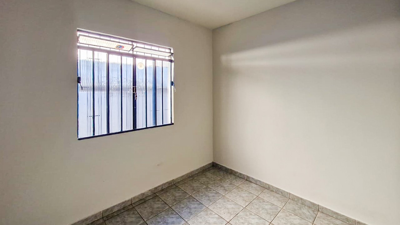 Casa Residencial para locação no bairro Antares de Londrina - Foto 9