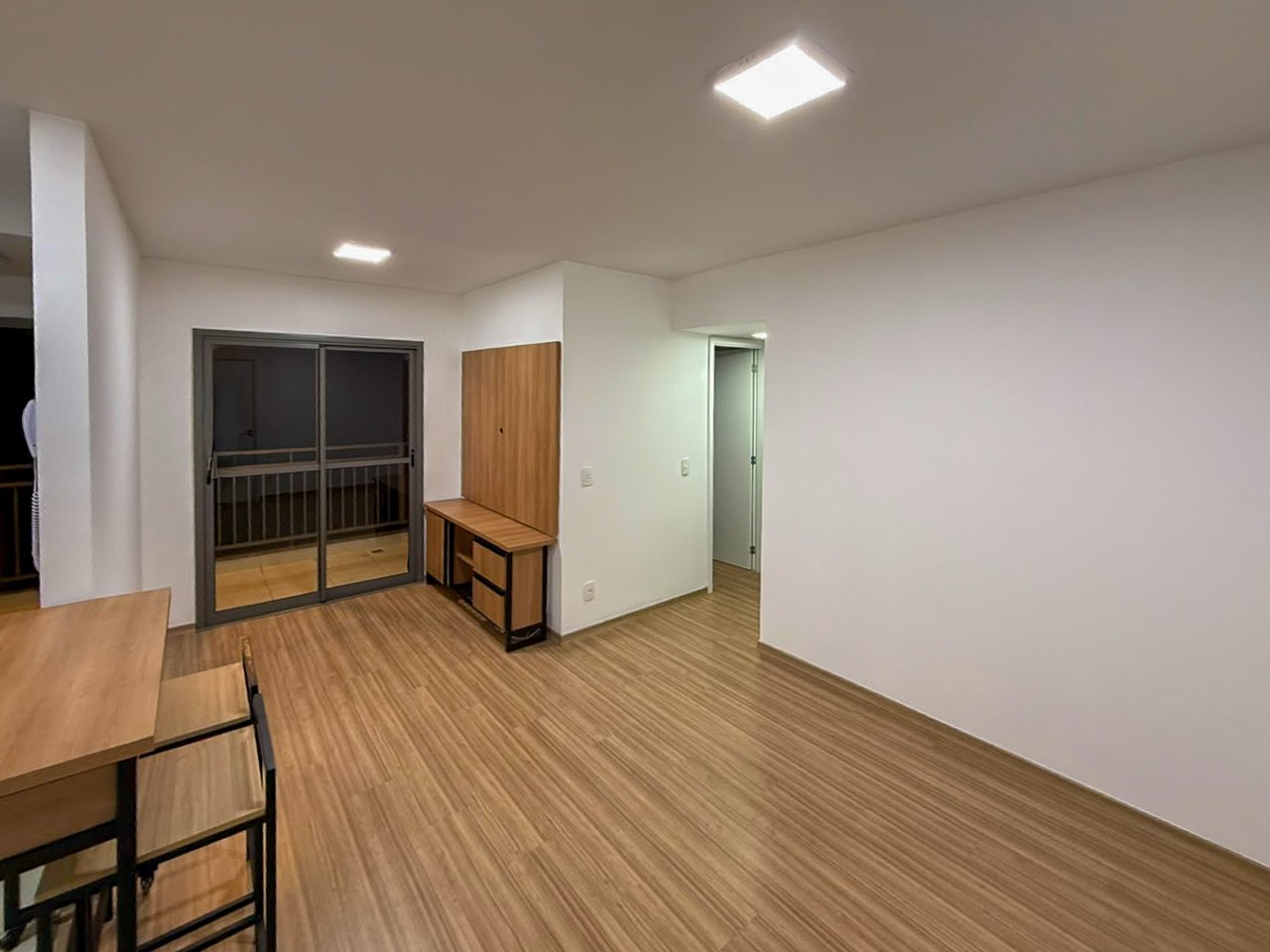 Apartamento para locacao no Vila Santa Terezinha em Londrina com 87m² por R$ 2.000
