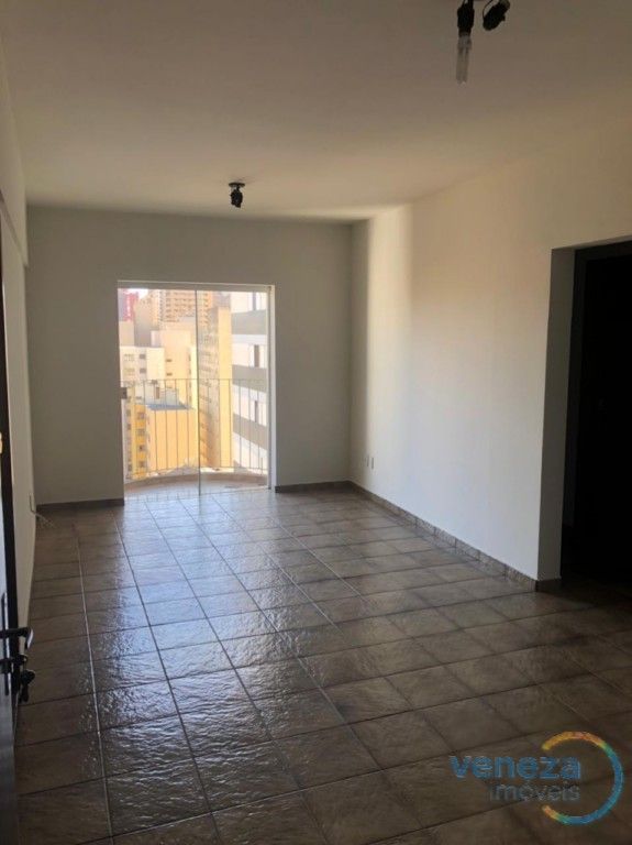 Apartamento para venda no Centro em Londrina com 105m² por R$ 270.000  - Foto 2