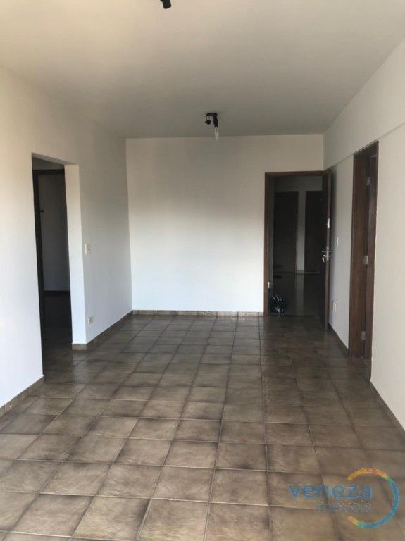 Apartamento para venda no Centro em Londrina com 105m² por R$ 270.000  - Foto 3