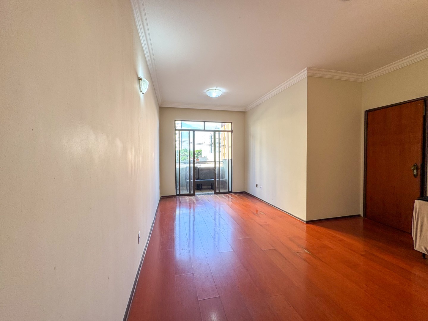 Apartamento para venda no Centro em Londrina com 129,02m² por R$ 399.000  - Foto 2