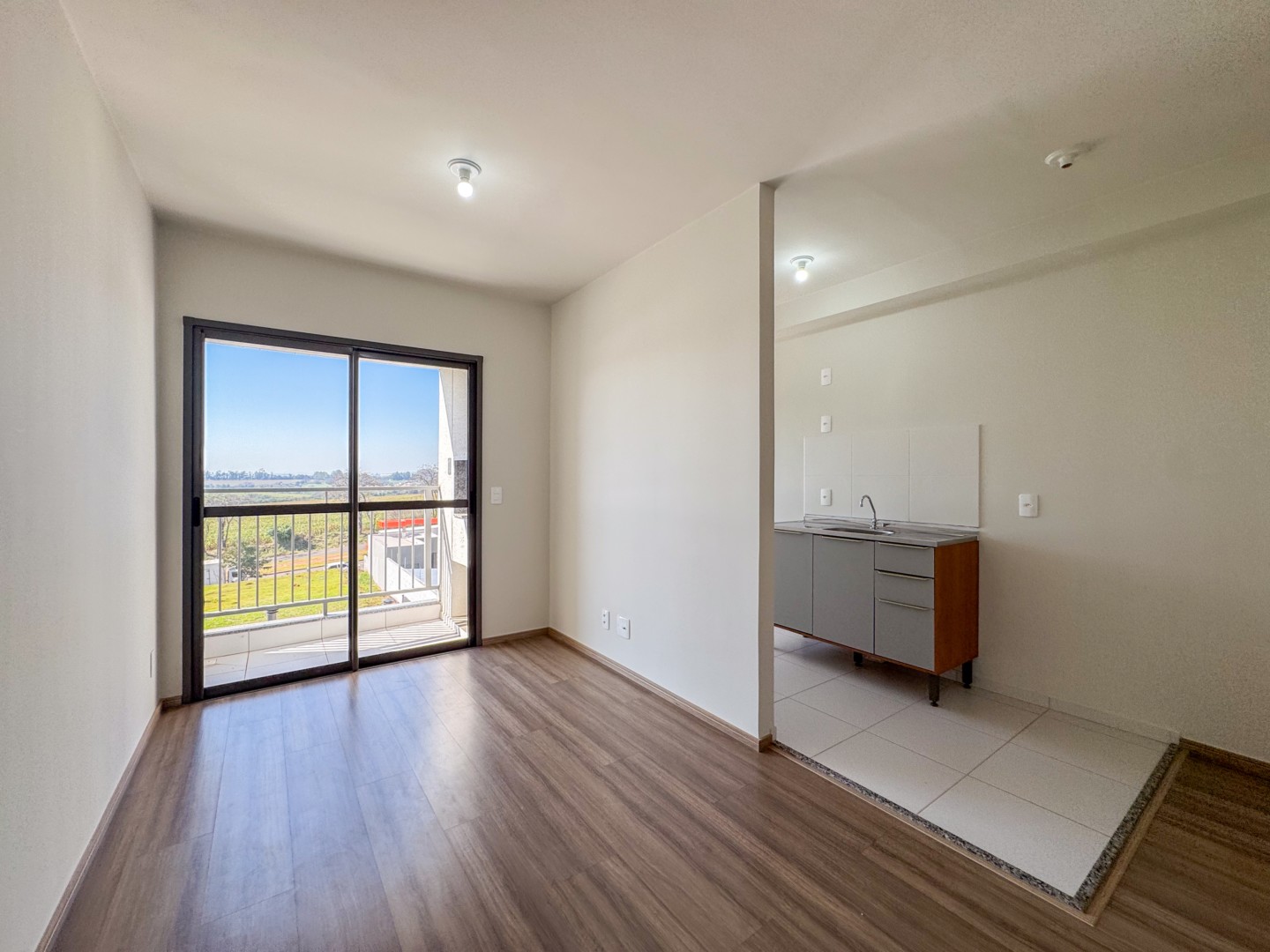 Apartamento para locacao no Portal Norte em Londrina com 80,86m² por R$ 1.290