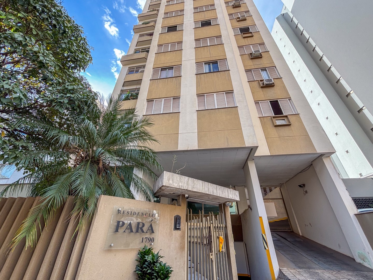 Apartamento para venda no Centro em Londrina com 139,31m² por R$ 425.000