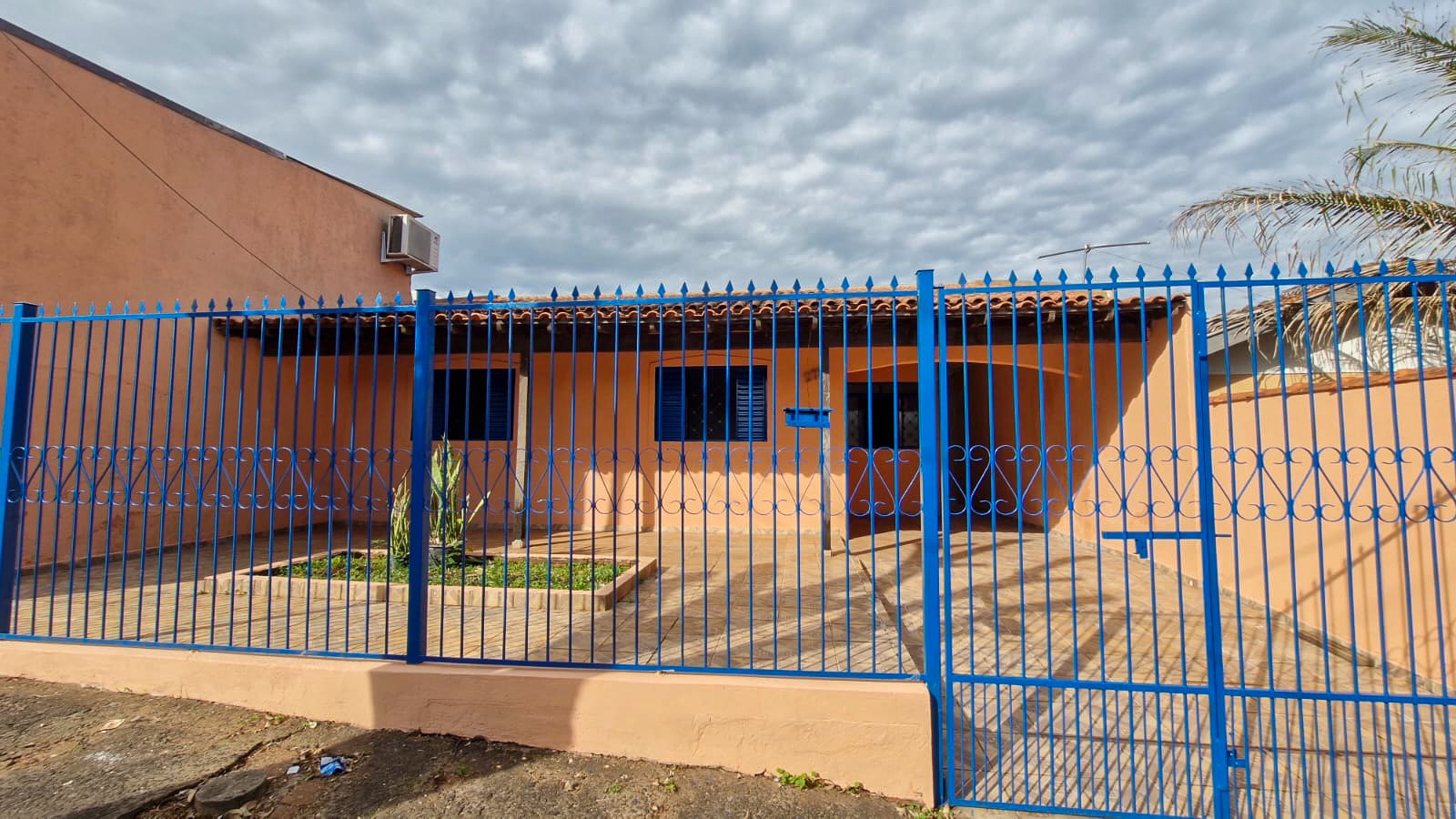 Casa Residencial para locacao no Violim em Londrina com 107m² por R$ 1.850