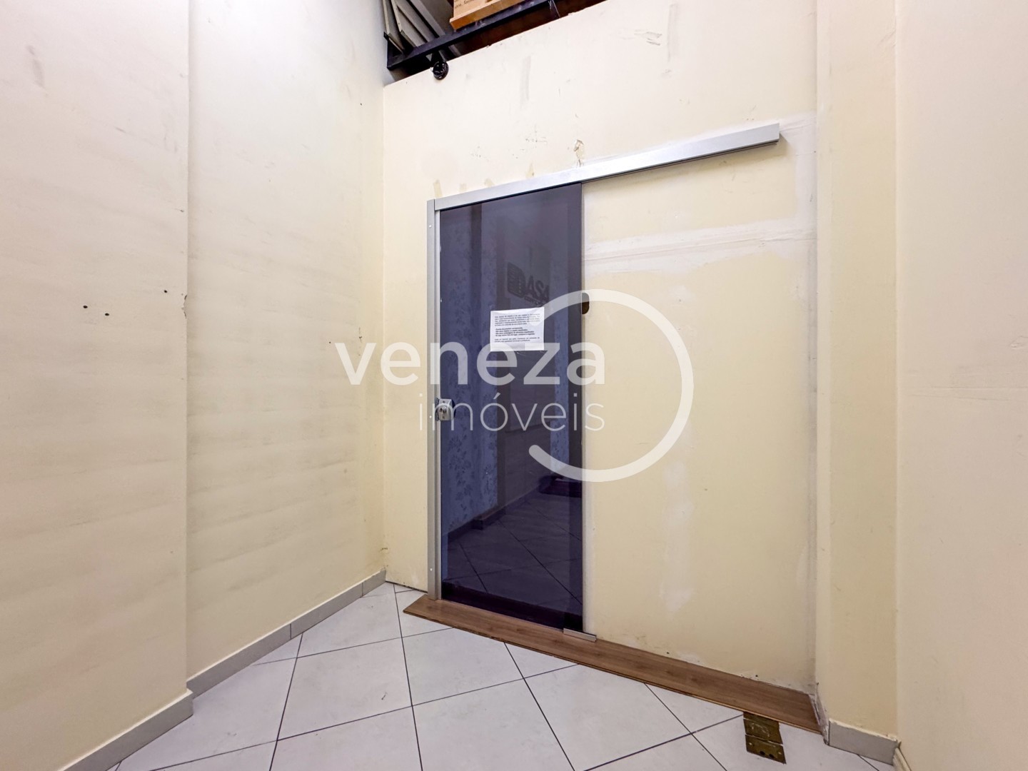 Salão-loja para locação no bairro Centro de Londrina - Foto 15