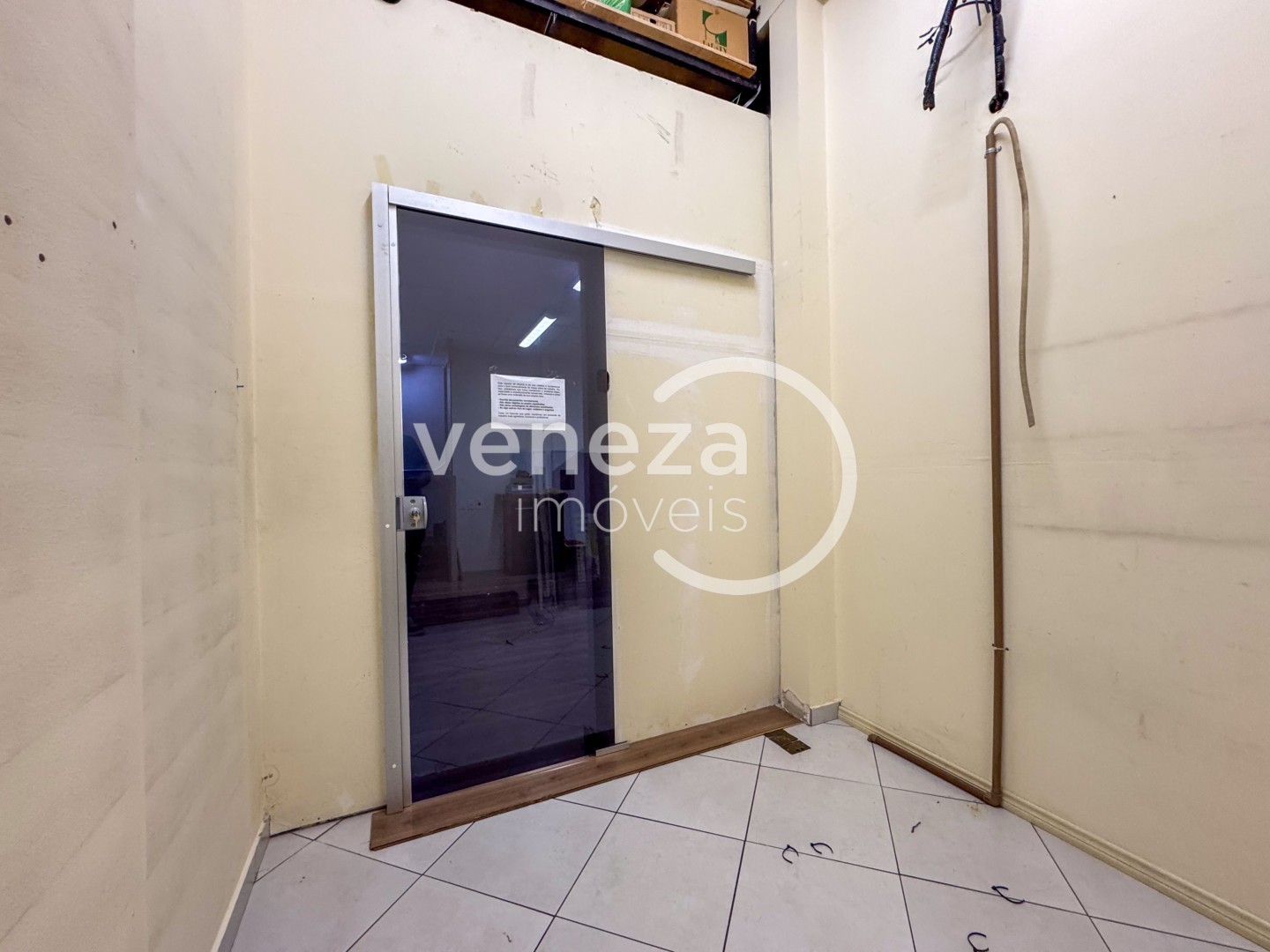 Salão-loja para locação no bairro Centro de Londrina - Foto 16