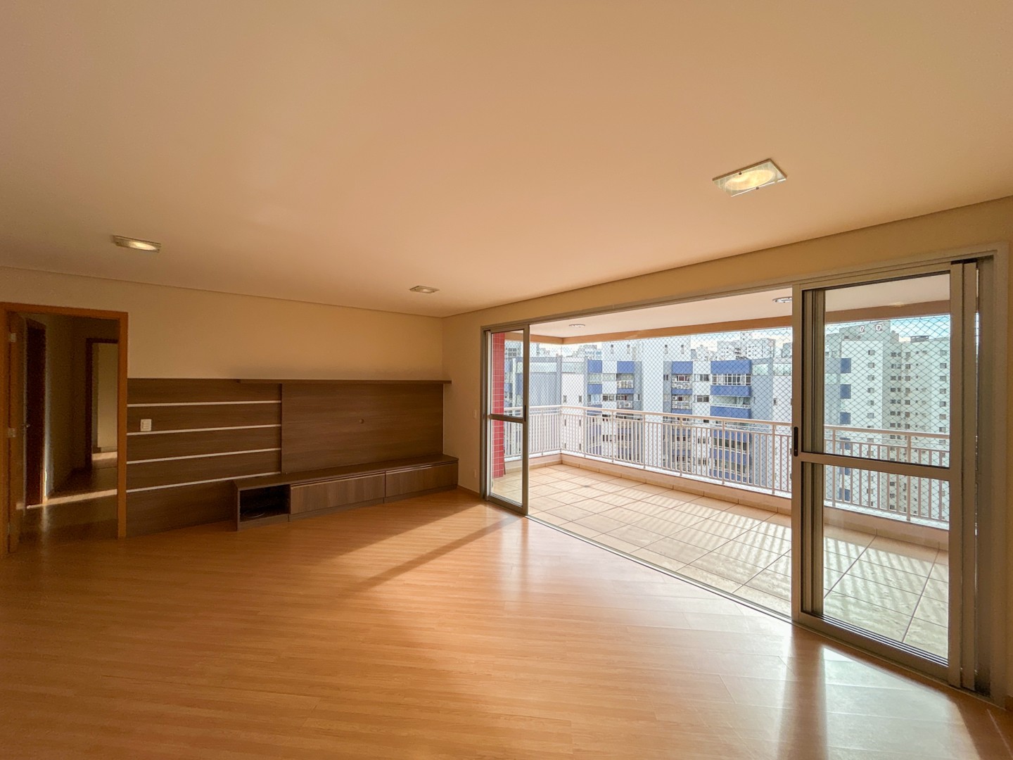 Apartamento para locacao no Palhano 2 em Londrina com 209,09m² por R$ 4.700 - Foto 3