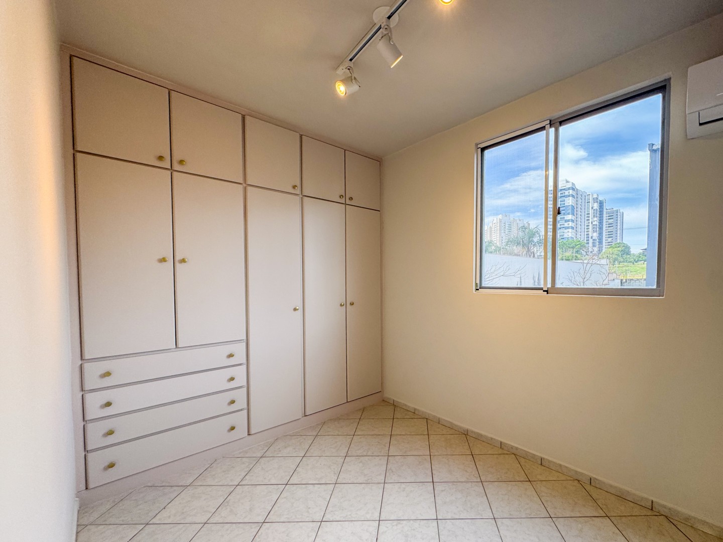 Apartamento para locação no bairro Gleba Palhano de Londrina - Foto 13