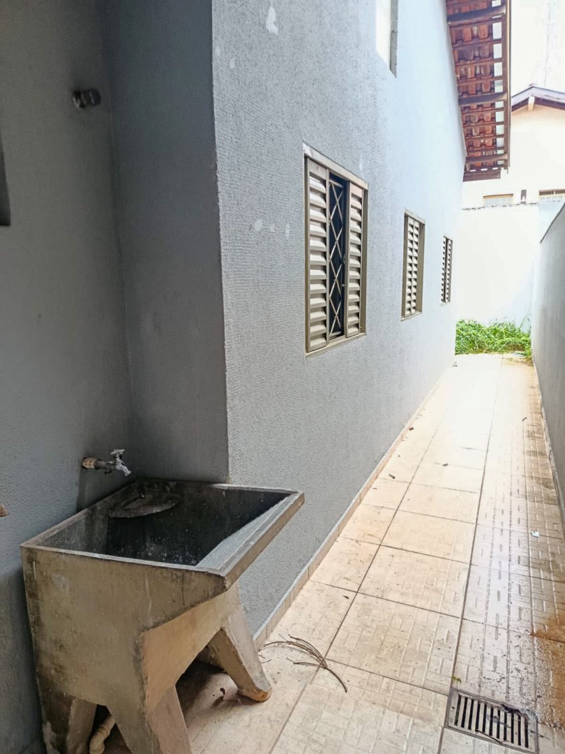 Casa Residencial para venda no bairro Jardim Guararapes de Londrina - Foto 15