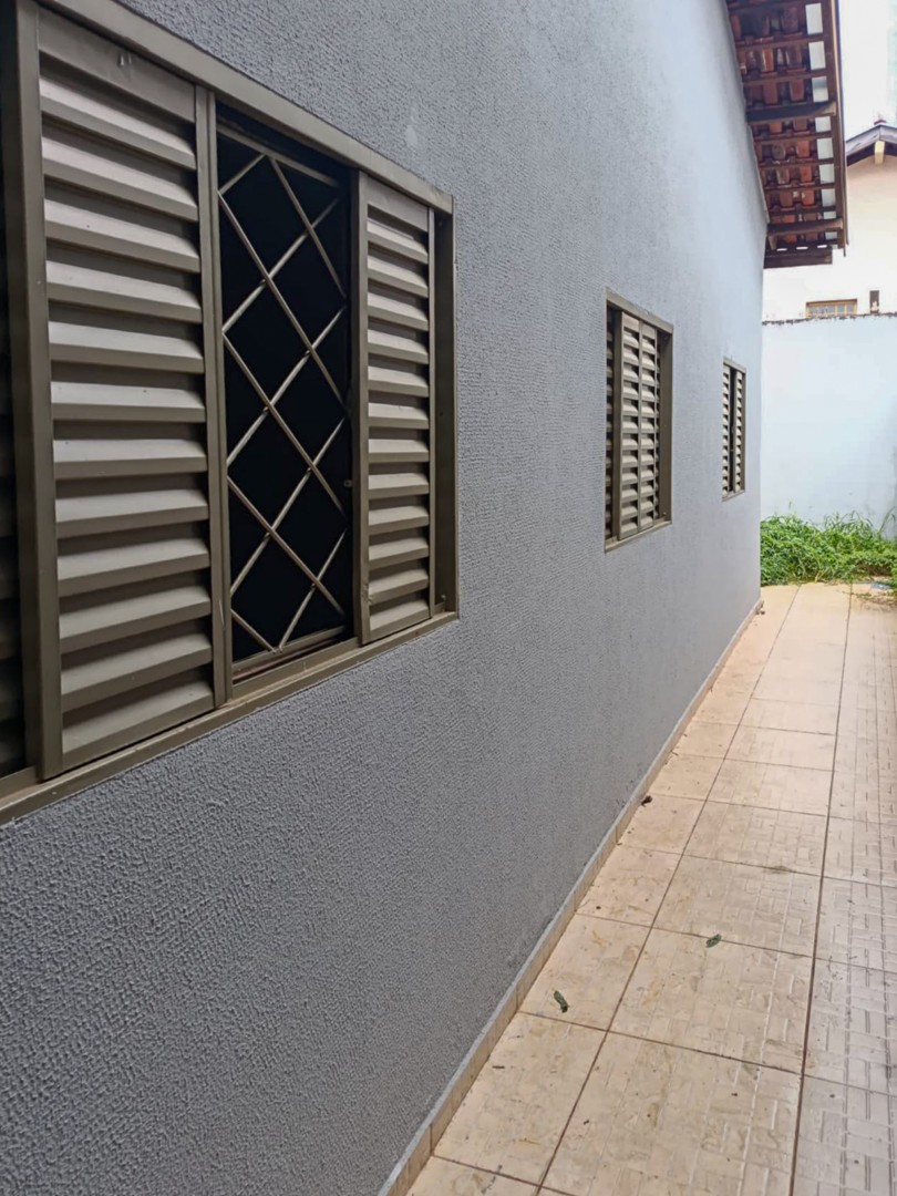 Casa Residencial para venda no bairro Jardim Guararapes de Londrina - Foto 20