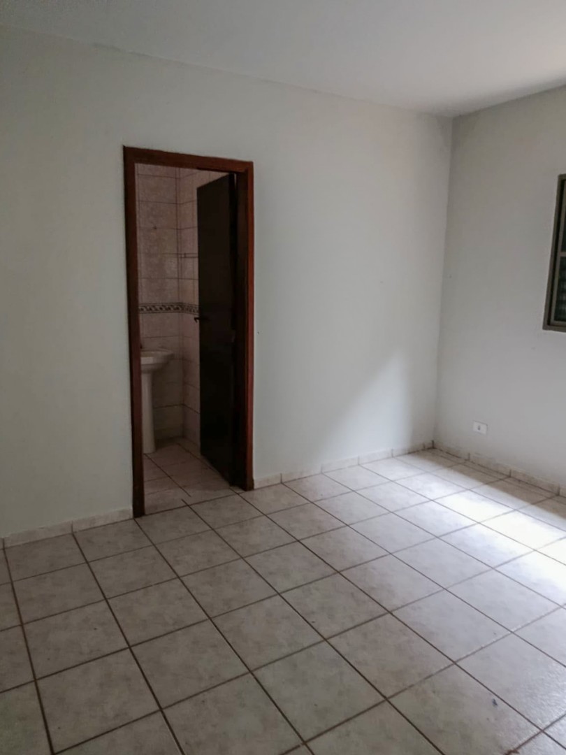 Casa Residencial para venda no bairro Jardim Guararapes de Londrina - Foto 8