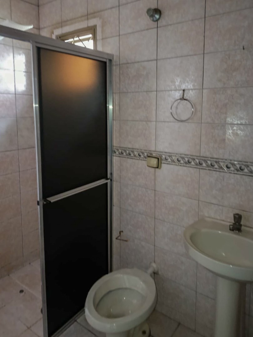 Casa Residencial para venda no bairro Jardim Guararapes de Londrina - Foto 14