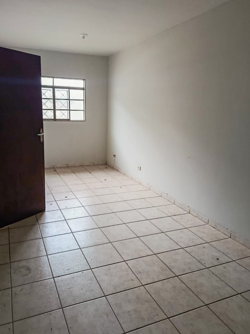 Casa Residencial para venda no bairro Jardim Guararapes de Londrina - Foto 4