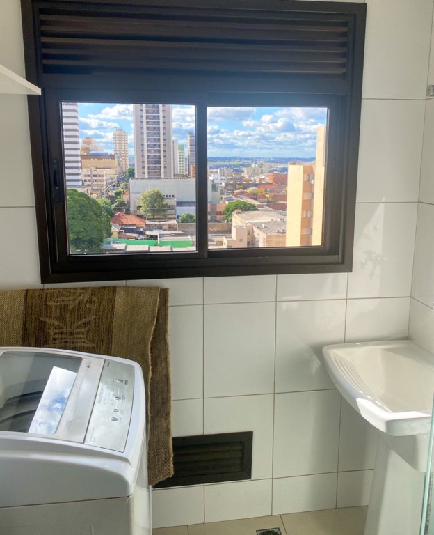 Apartamento para venda no Centro em Londrina com 119,28m² por R$ 350.000