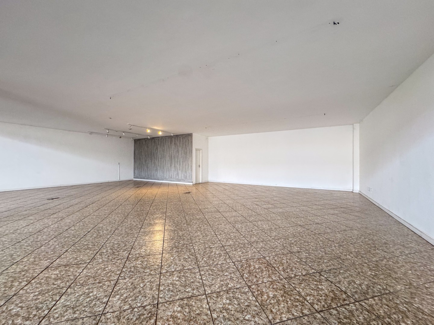 Salão-loja para locação no bairro Paulista de Londrina - Foto 7