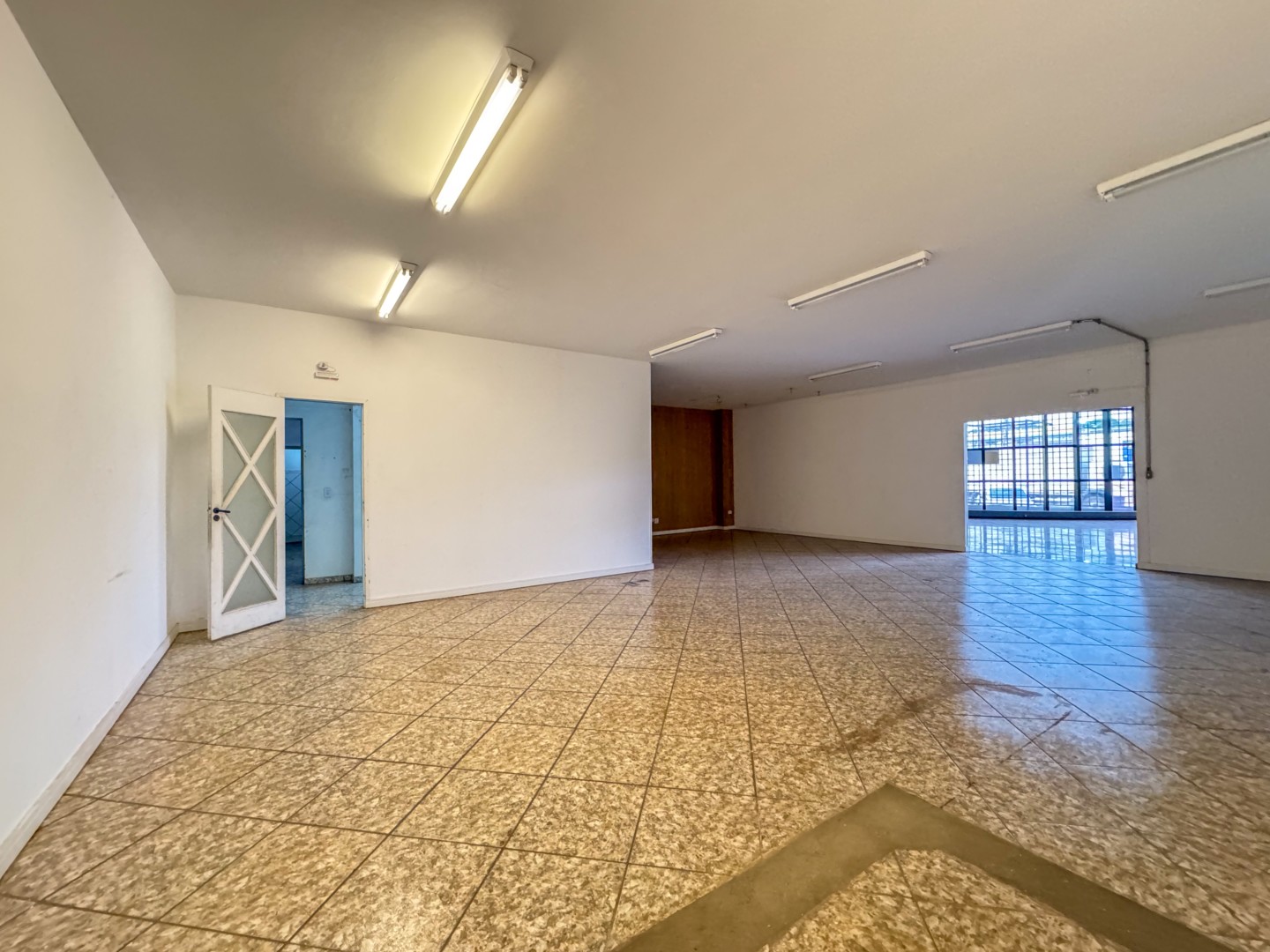 Salão-loja para locação no bairro Paulista de Londrina - Foto 11