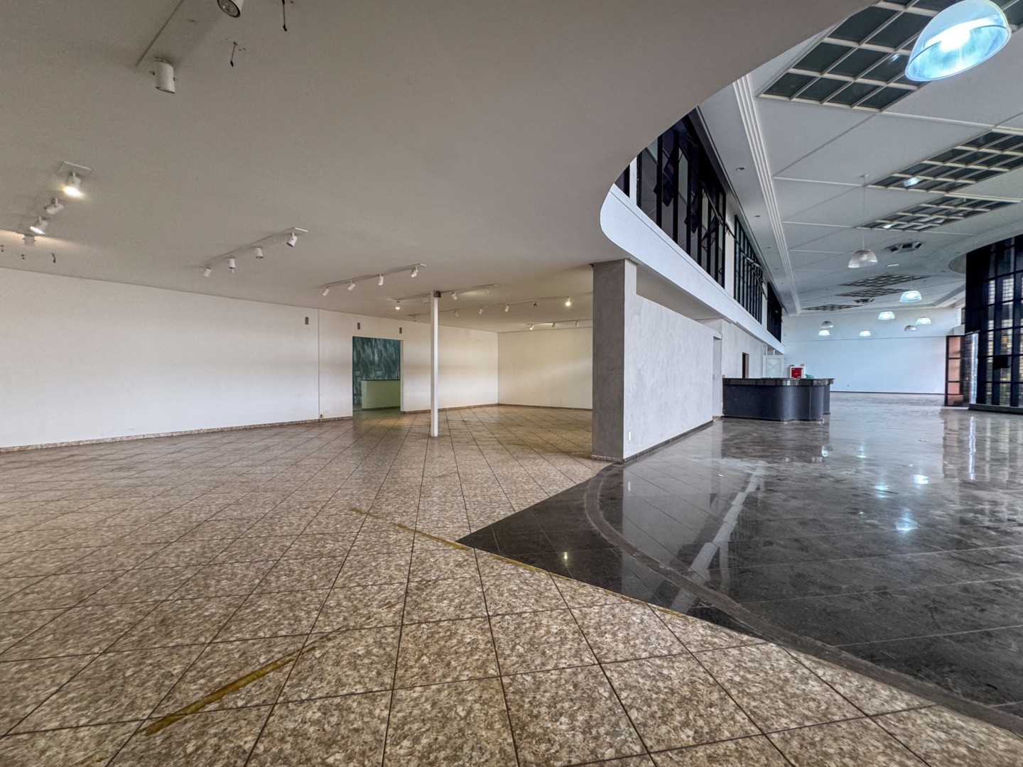 Salão-loja para locação no bairro Paulista de Londrina - Foto 15