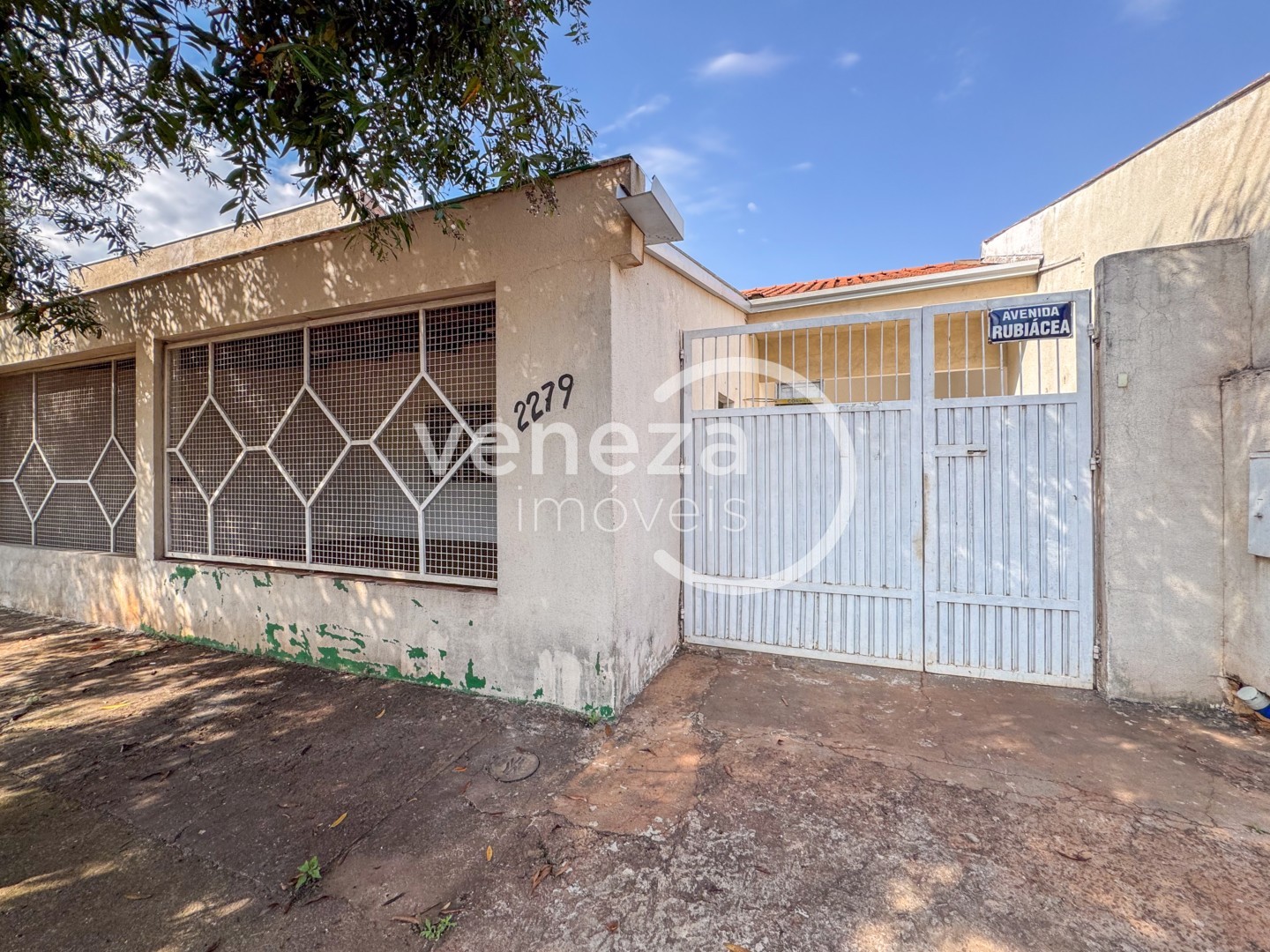Casa Residencial para locacao no Conjunto Cafe em Londrina com 100m² por R$ 1.650