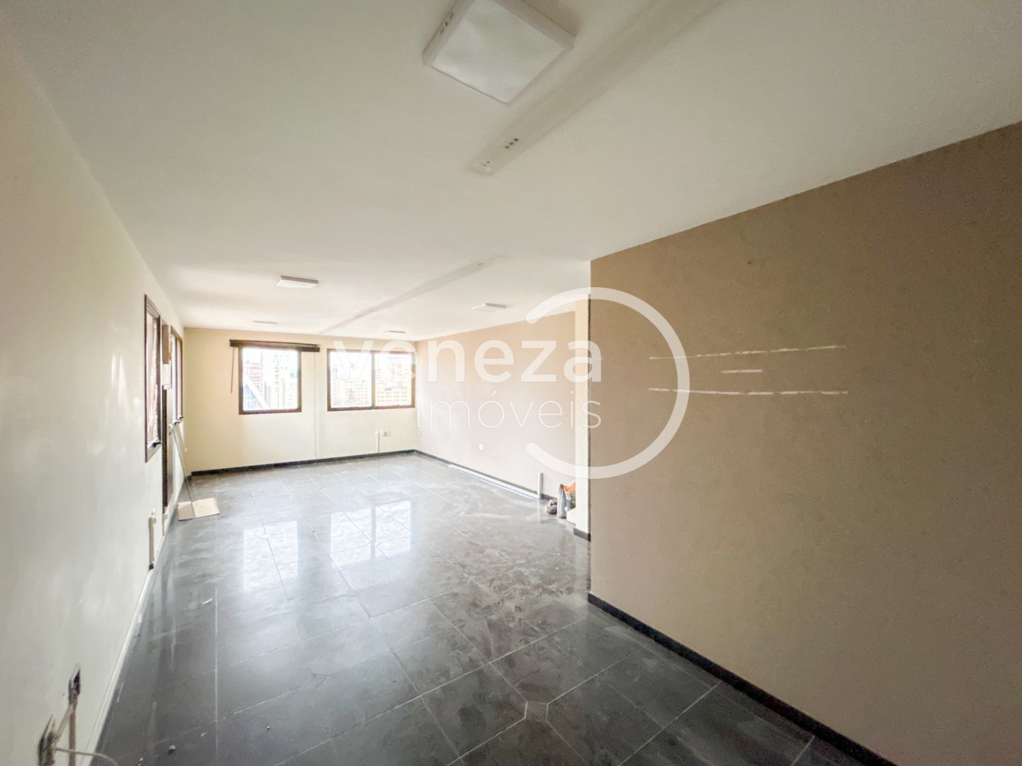 Sala para locação no bairro Centro de Londrina - Foto 4