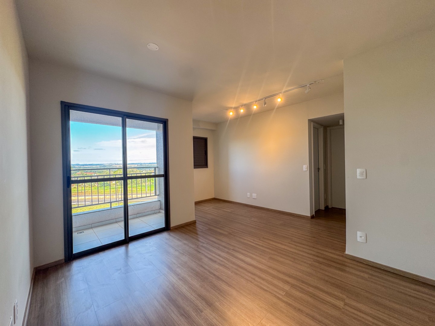 Apartamento para locacao no Aurora em Londrina com 88,58m² por R$ 2.600