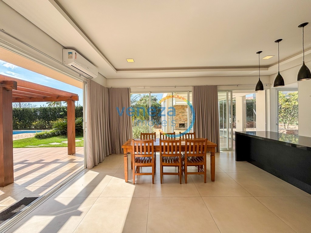 Casa Residencial à venda no bairro Gleba Palhano de Londrina com 200m<sup>2</sup> útil, 3 quartos, 2 vagas de garagem